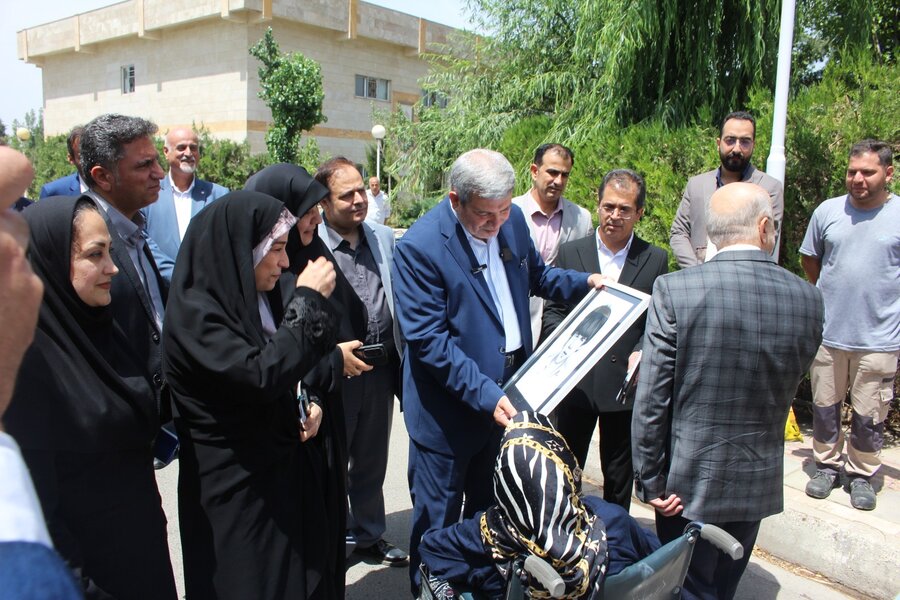 دیدار رئیس سازمان بهزیستی کشور با مادر شهید بهنام محمدی در آسایشگاه کهریزک دیدار رئیس سازمان بهزیستی کشور با مادر شهید بهنام محمدی در آسایشگاه کهریزک