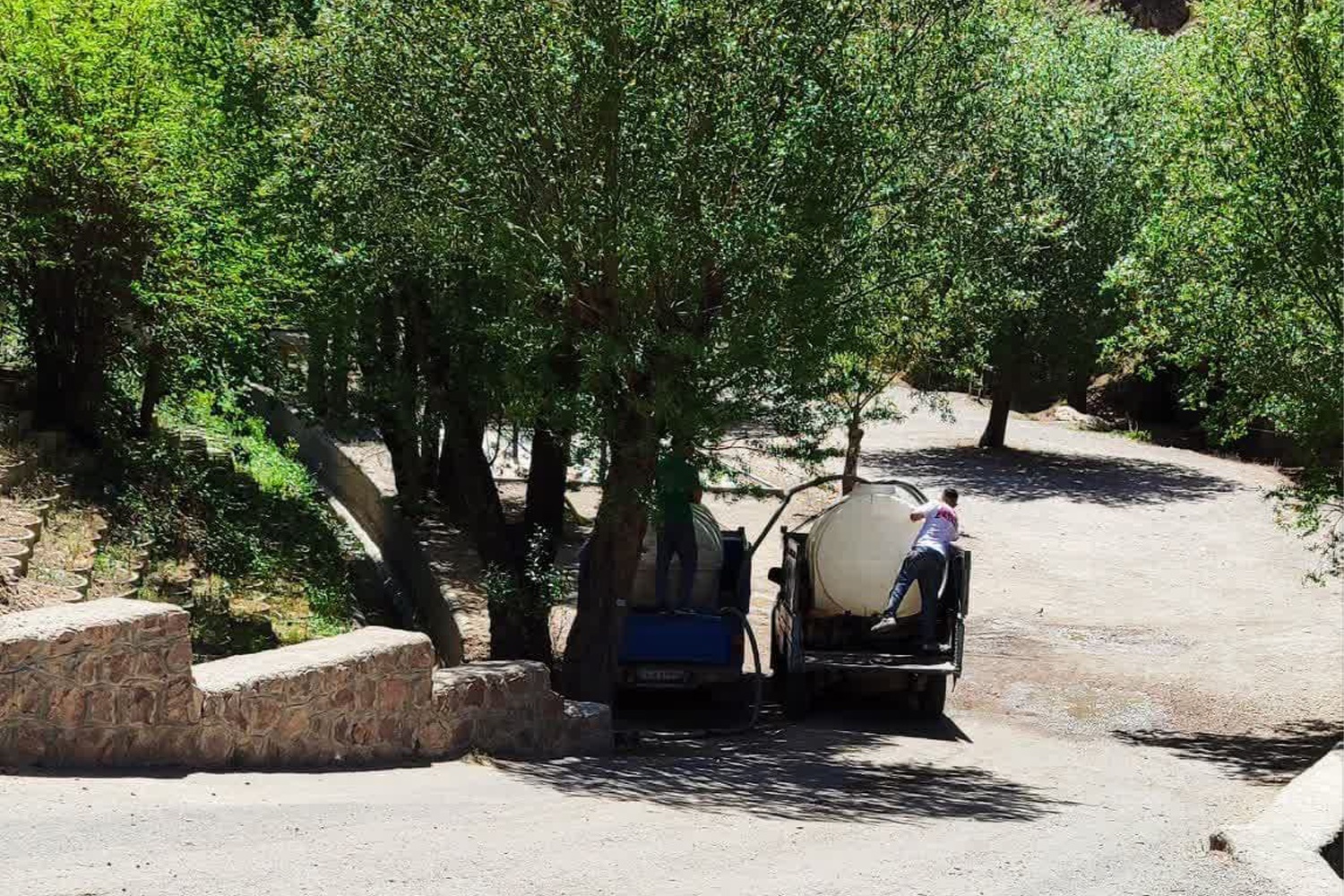 دو دستگاه خودرو نیسان توسط امور منابع آب فیروزکوه توقیف شد