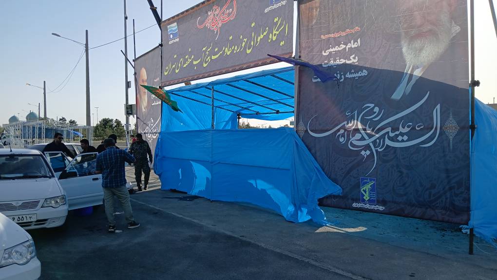 گزارش تصویری/ برپایی ایستگاه صلواتی در حرم مطهر امام خمینی (ره)