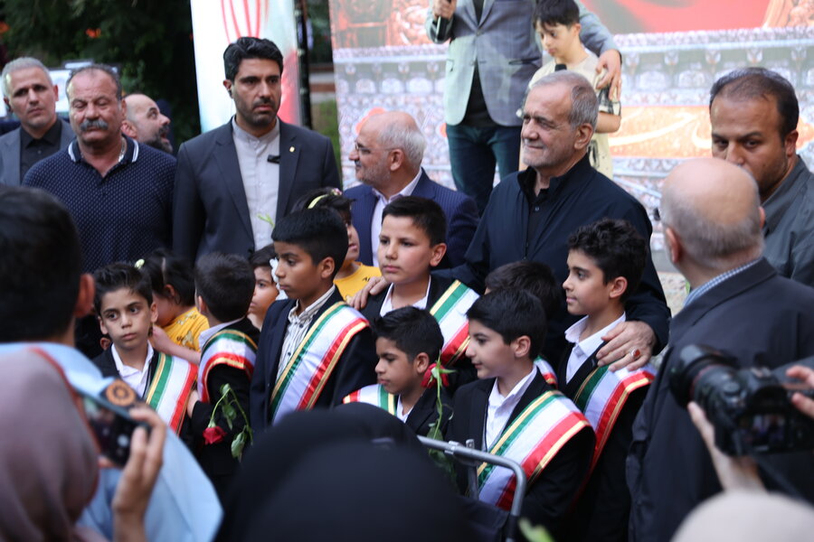 وداع با ۴۷ کودک شهید؛ شیرخوارگاه آمنه، صحنه‌ای از بغض، عروسک و شمع