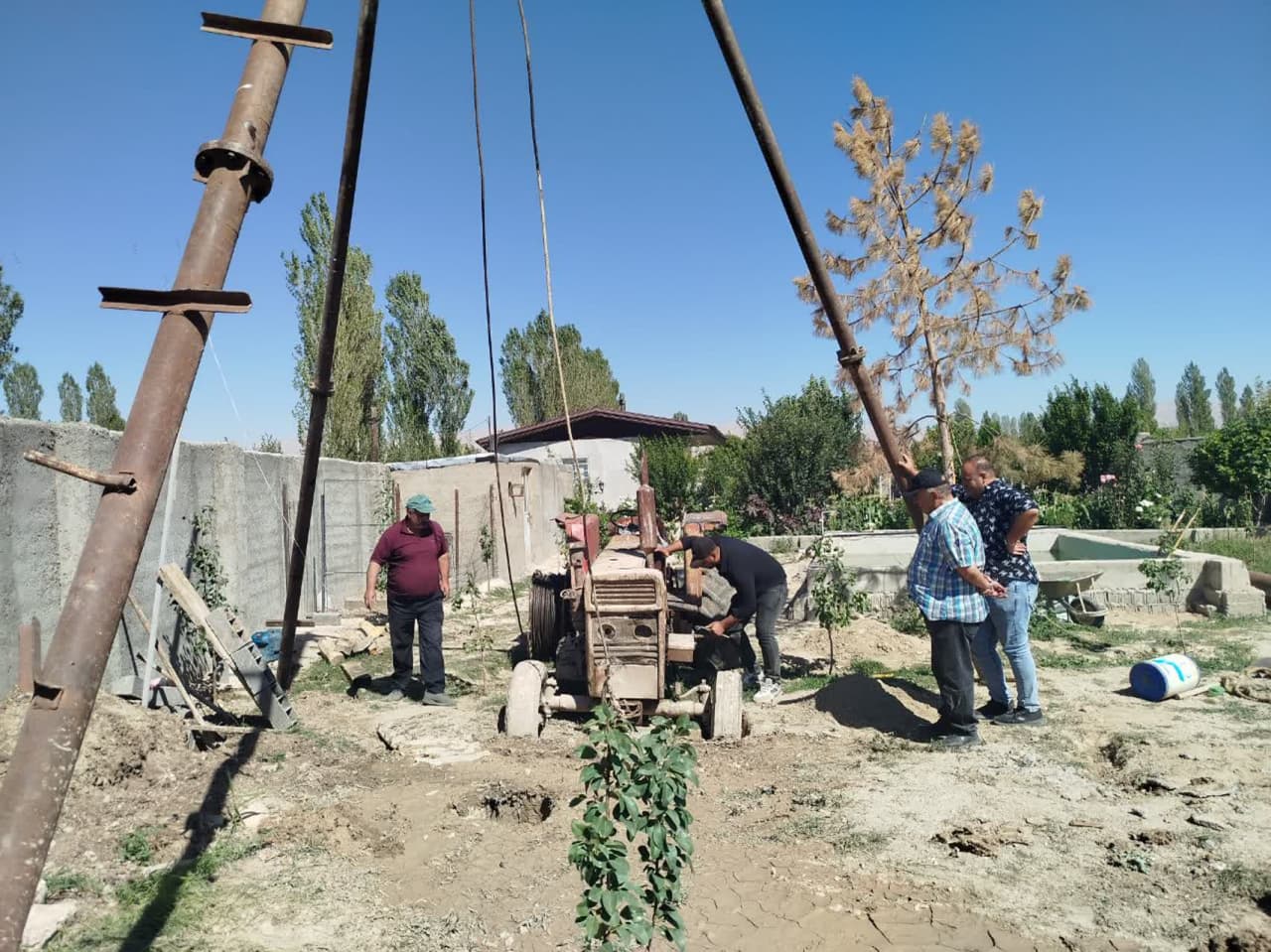 توقیف یک دستگاه حفاری غیرمجاز توسط امور منابع آب فیروزکوه