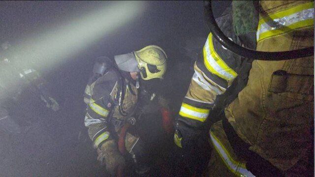 جزئیات وقوع حریق یک مجتمع مسکونی در میدان فرمانداری شهرری/ ۳۰ نفر به سلامت از حریق خارج شدند جلال ملکی، سخنگوی سازمان آ…